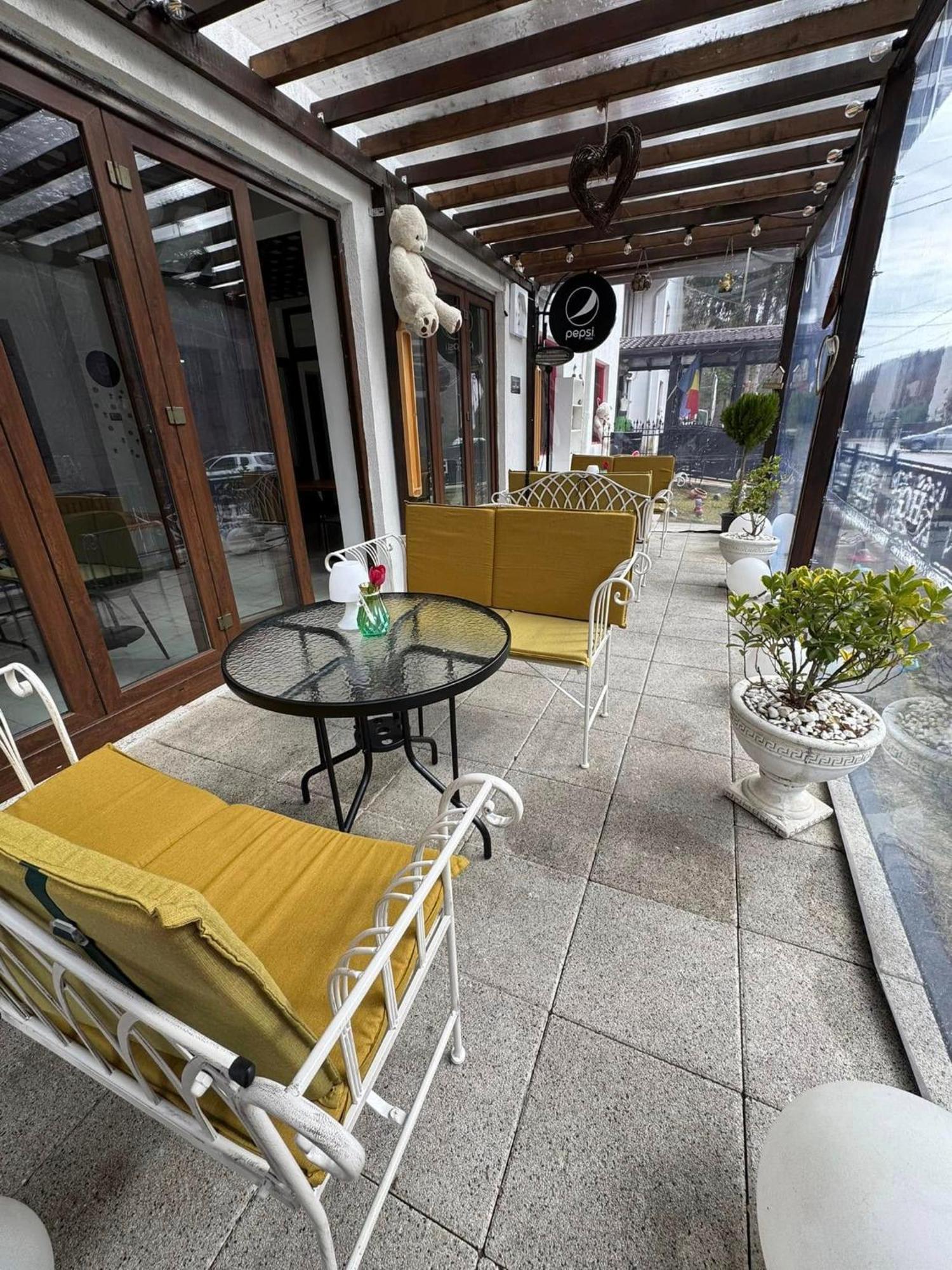Hotel Galma Moroeni Kültér fotó